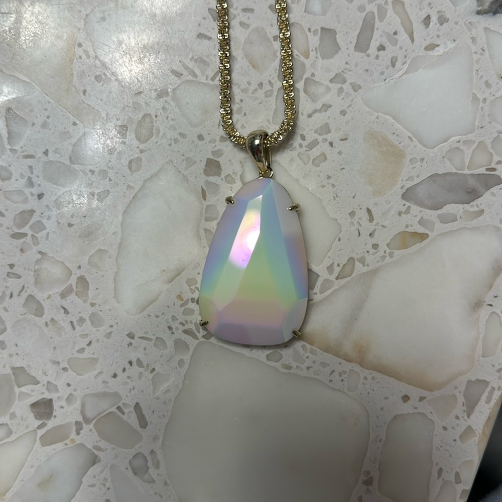 Kendra Scott necklace